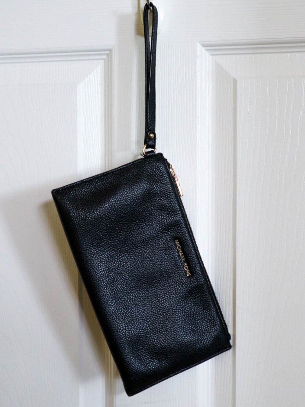 Michael Kors Jet Set Black Pebbled Leather Wristlet Purse Wallet Organization